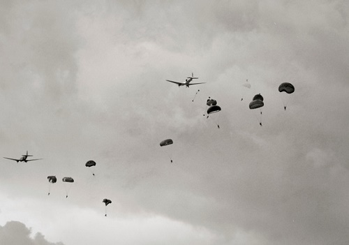 Paratroopers air drop